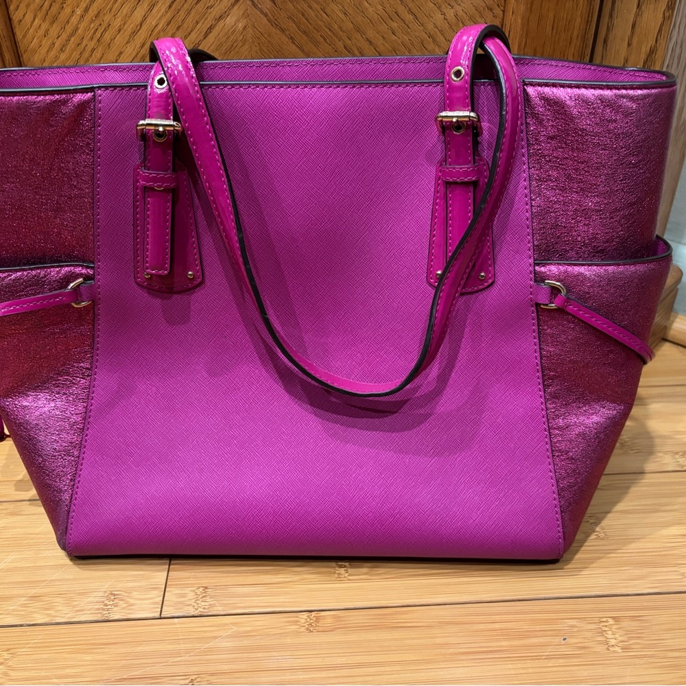 Michael Kors Shimmering Pink Voyager Tote and Matching Wallet Set - Picture 4 of 14